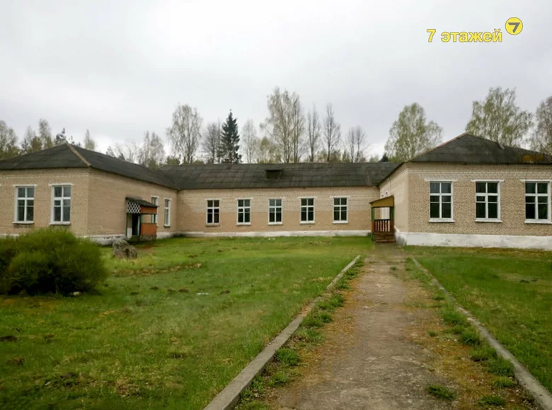 Commercial property 670 m² in Izbisca, Belarus