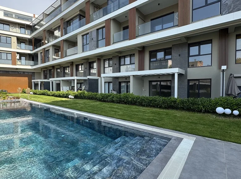 Квартира 3 комнаты 120 м² Борнова, Турция