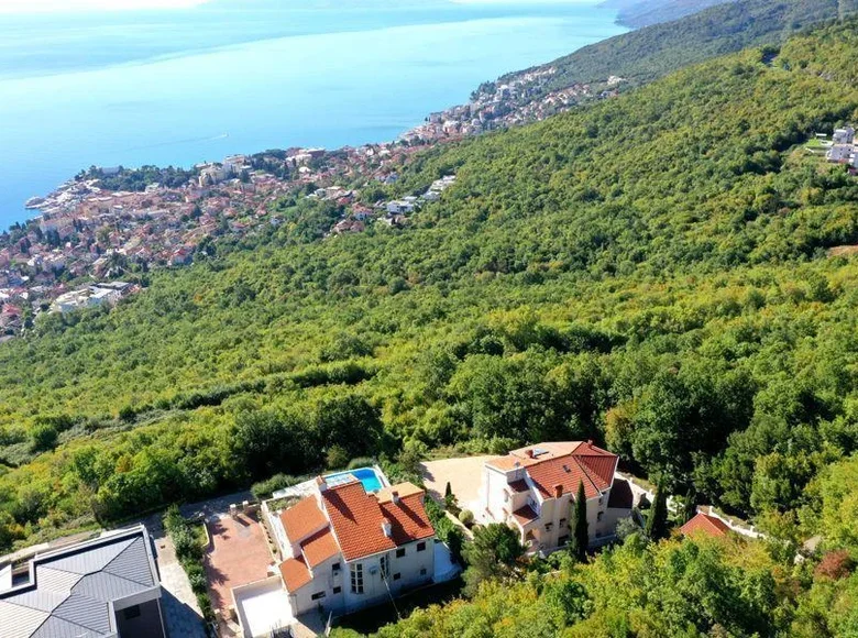 Villa de tres dormitorios 380 m² Opatija, Croacia