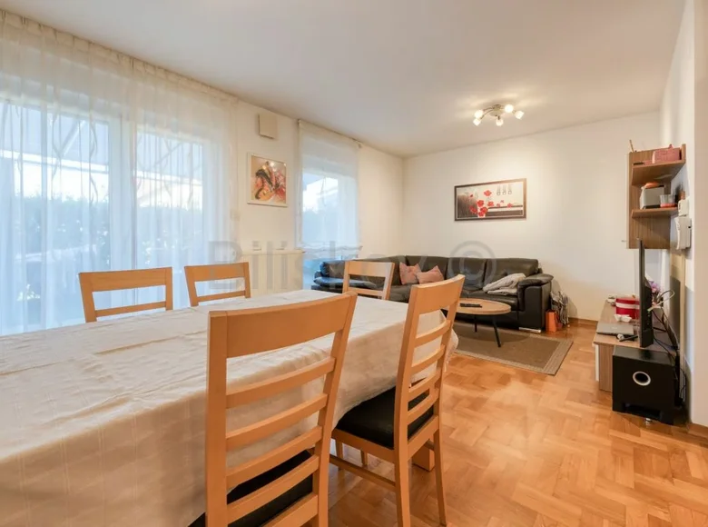 Квартира 5 комнат 106 м² Gradska cetvrt Sesvete, Хорватия