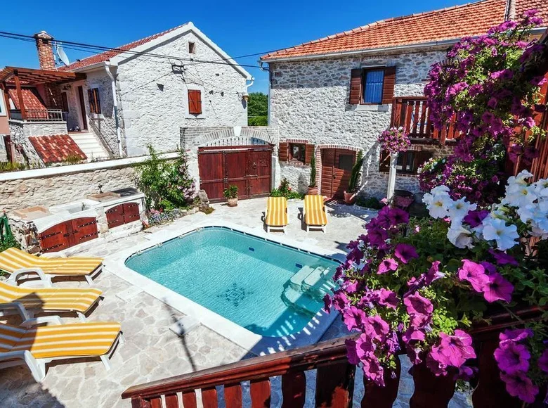Willa 8 pokojów 350 m² Bashkia Durres, Albania