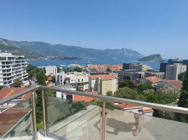 Mieszkanie 3 pokoi 100 m² Budva, Czarnogóra