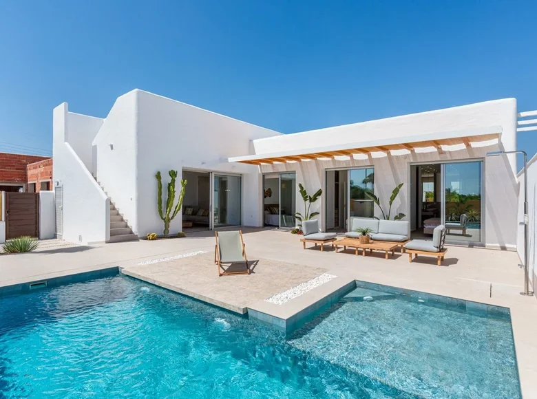 Villa de tres dormitorios 225 m² Benijófar, España