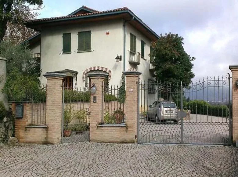 5 bedroom villa 480 m² Ivrea, Italy