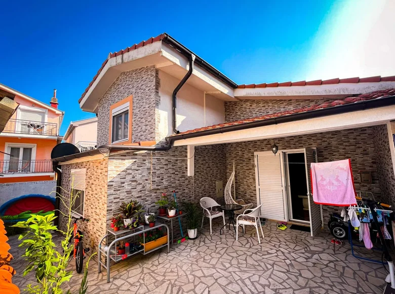 Dom 3 pokoi 102 m² denovici, Czarnogóra