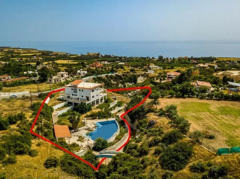 Dom wolnostojący 1 pokój 330 m² Peyia, Cyprus