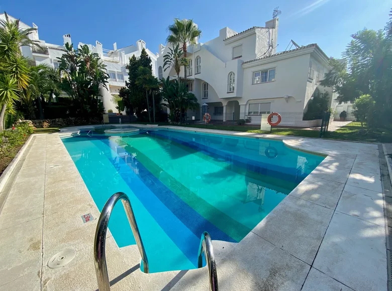 Mieszkanie 5 pokojów 170 m² Marbella, Hiszpania
