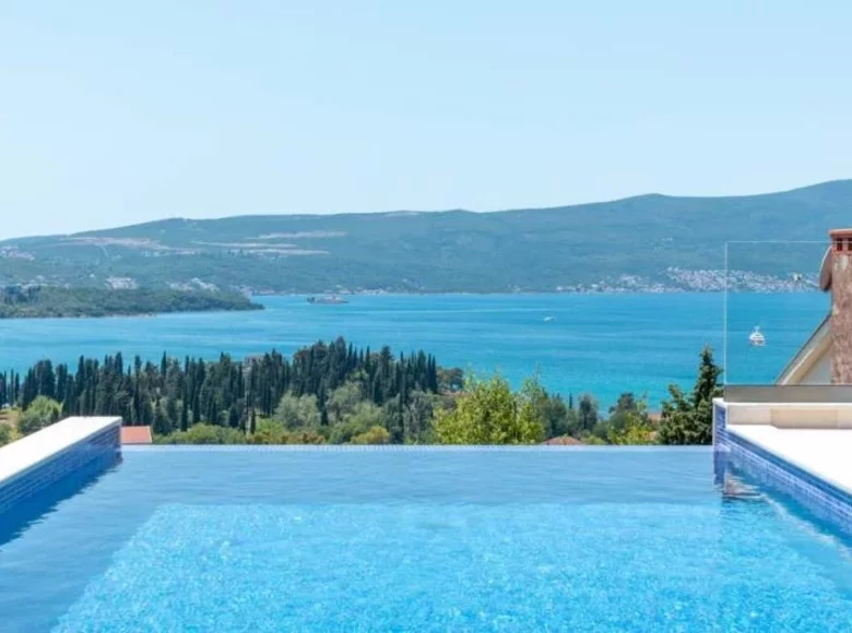 Villa de 4 dormitorios 454 m² Tivat, Montenegro