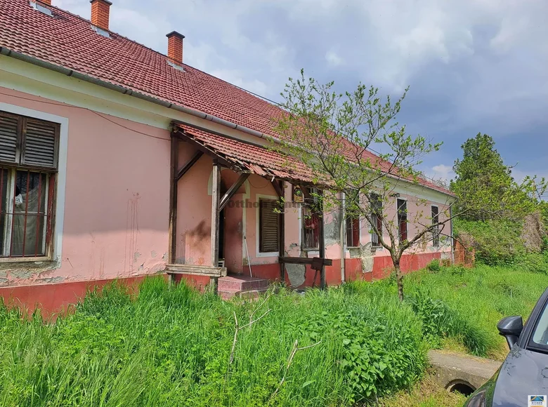 House 455 m² Pellerd, Hungary