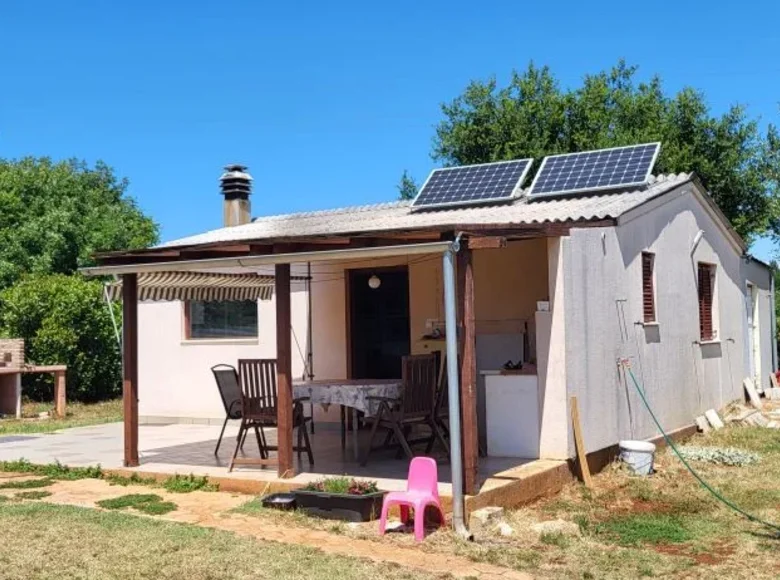 Haus 2 Schlafzimmer 9 200 m² Opcina Marcana, Kroatien