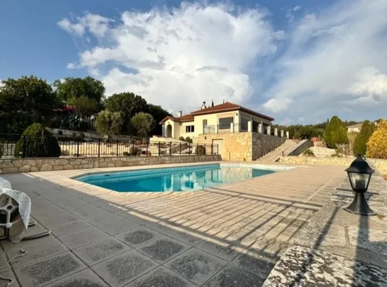 3 bedroom house 311 m² Prasteio Avdimou, Cyprus