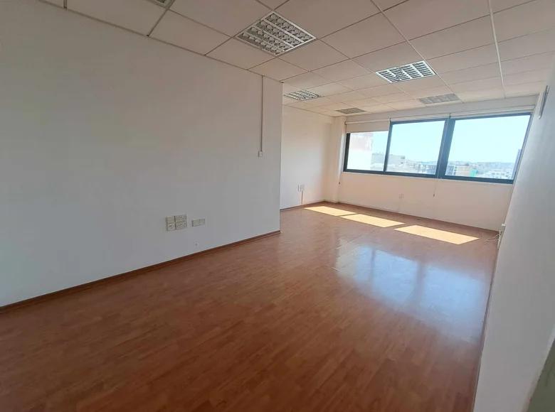 Oficina 89 m² en Larnaca, Chipre