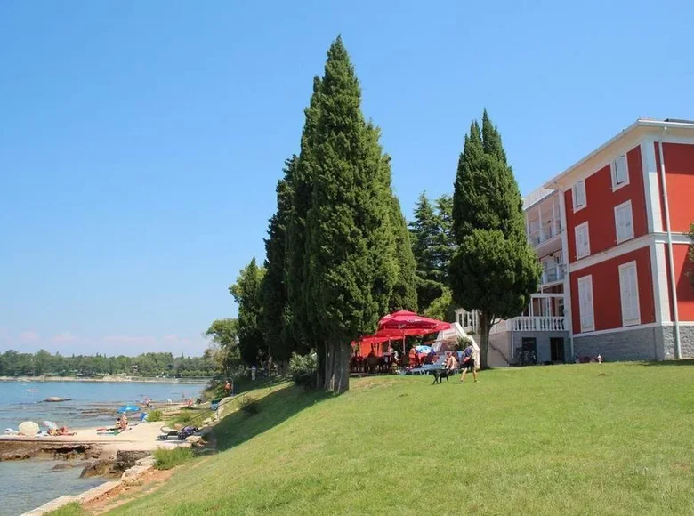 Hôtel 2 100 m² à Umag, Croatie