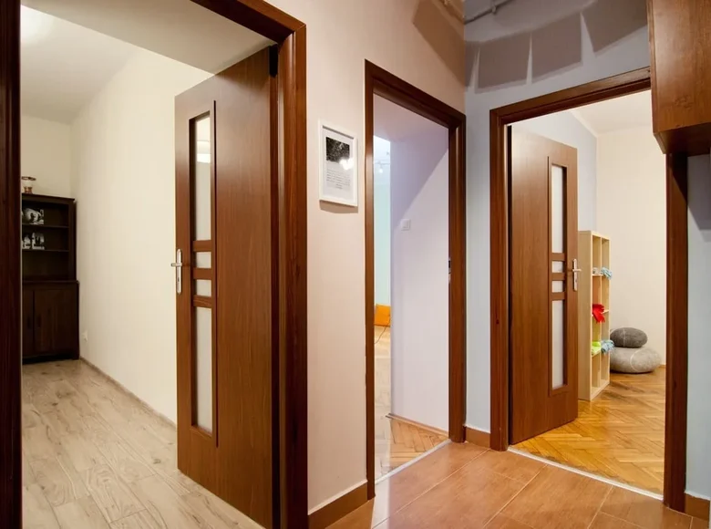 Mieszkanie 4 pokoi 78 m² Kraków, Polska