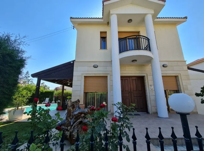 Villa de tres dormitorios 200 m² Comunidad Mouttayakas, Chipre