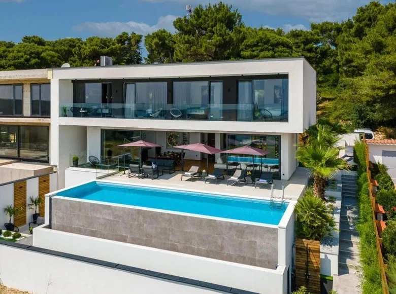 4 bedroom Villa 400 m² Grad Pula, Croatia