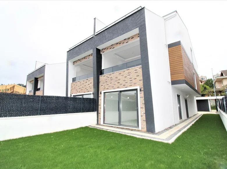 5 bedroom house 272 m² Demirci, Turkey