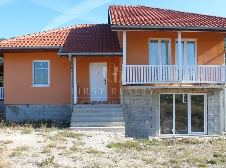 2 bedroom house 100 m² Risan, Montenegro