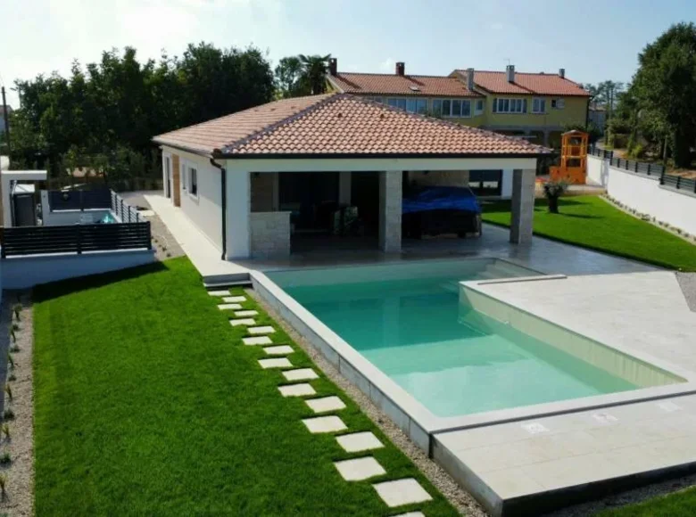 3-Schlafzimmer-Villa 177 m² Poreč, Kroatien