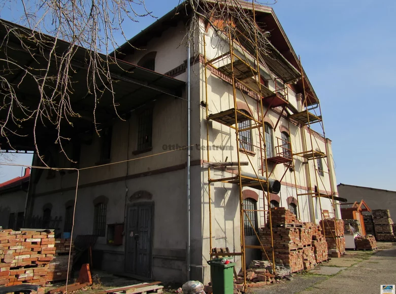 Commercial property 4 693 m² in Abony, Hungary