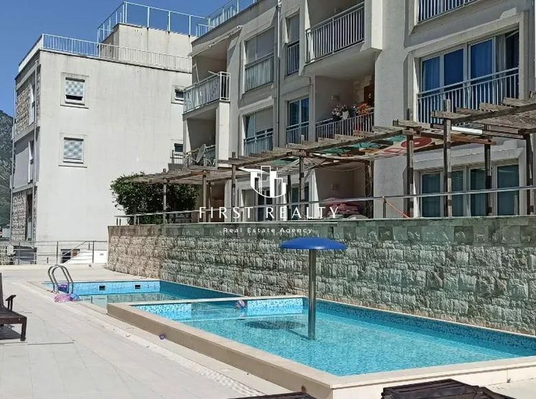 2 bedroom apartment 75 m² Dobrota, Montenegro