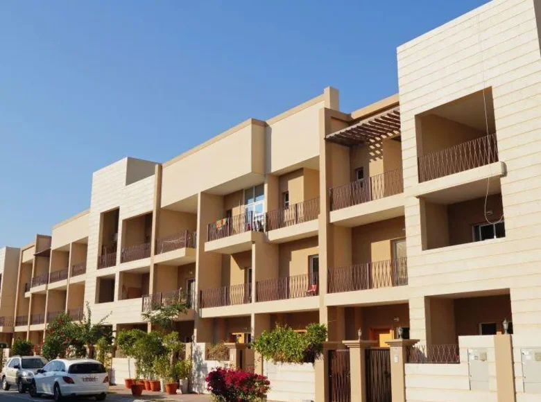 Kompleks mieszkalny Complex of townhouses Tulip Park with a kids' playground, JVC, Dubai, UAE