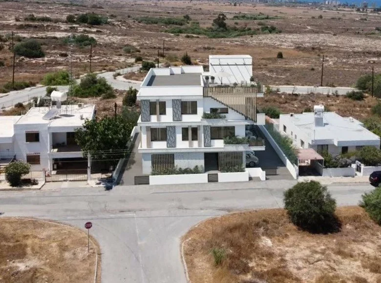 Mieszkanie 3 pokoi 121 m² Paralimni, Cyprus