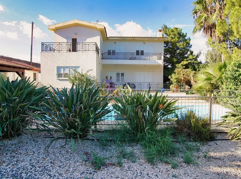 4 bedroom house 247 m² Parekklisia, Cyprus