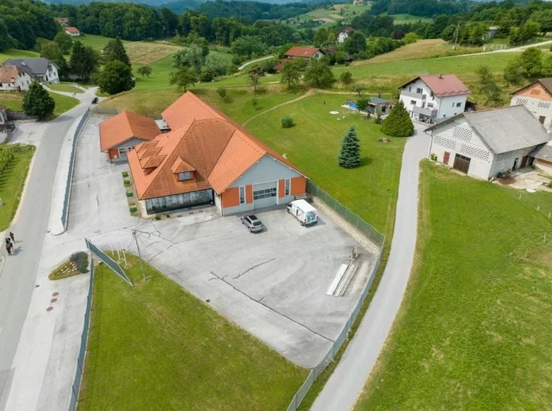 Gewerbefläche 1 160 m² Drachenburg, Slowenien