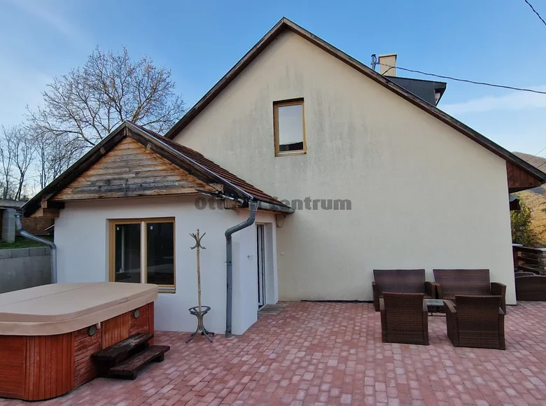 Dom 5 pokojów 230 m² Wyszehrad, Węgry