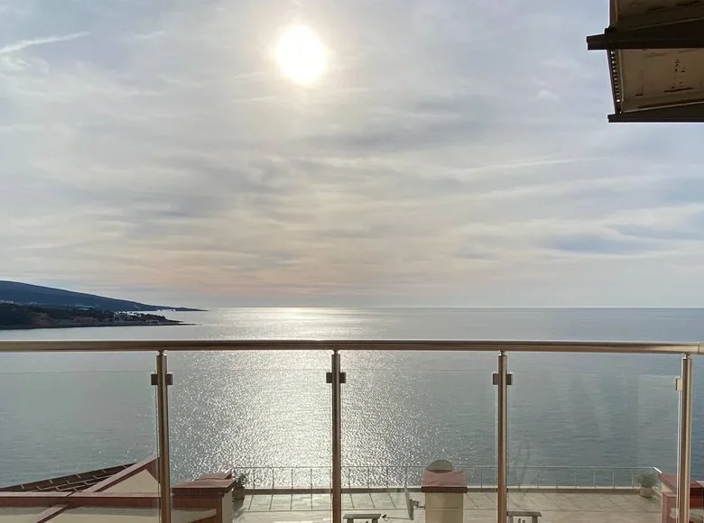 2 bedroom apartment 84 m² Pecurice, Montenegro