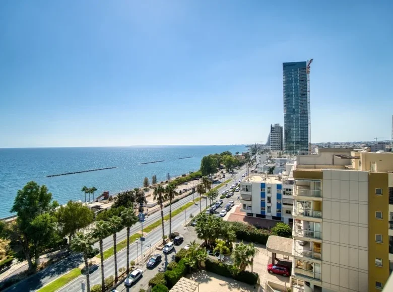 Apartamento 3 habitaciones 189 m² Koinoteta Agiou Tychona, Chipre