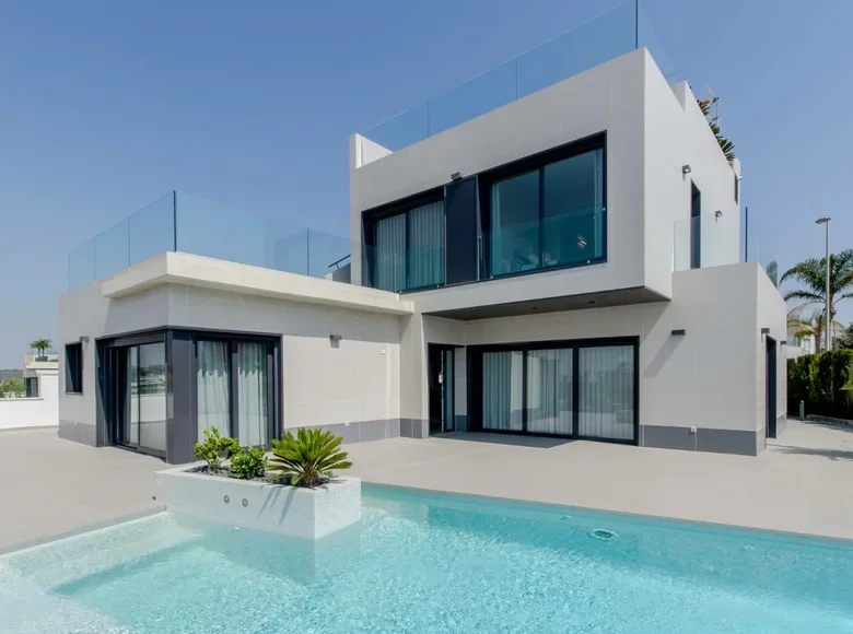 Villa de tres dormitorios 194 m² Orihuela, España