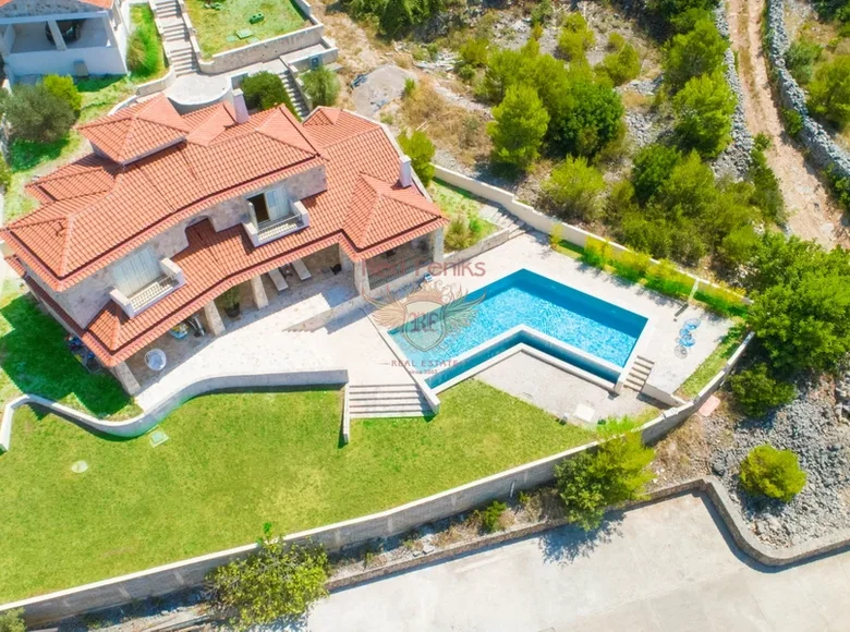 Casa 4 habitaciones 228 m² Lustica, Montenegro
