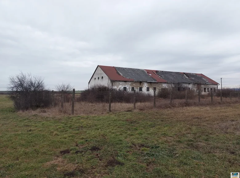 Land 20 000 m² Atkar, Hungary