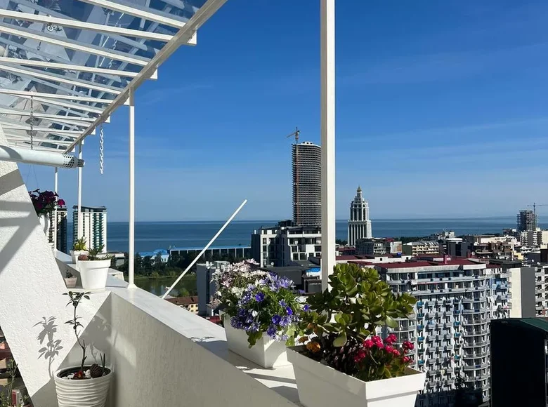 Mieszkanie 3 pokoi 75 m² Batumi, Gruzja