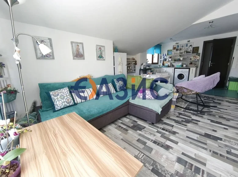Mieszkanie 2 pokoi 70 m² Nesebyr, Bułgaria