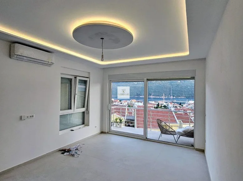 2 bedroom apartment 70 m² Đenovići, Montenegro
