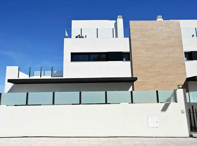 Villa de tres dormitorios 114 m² Orihuela, España