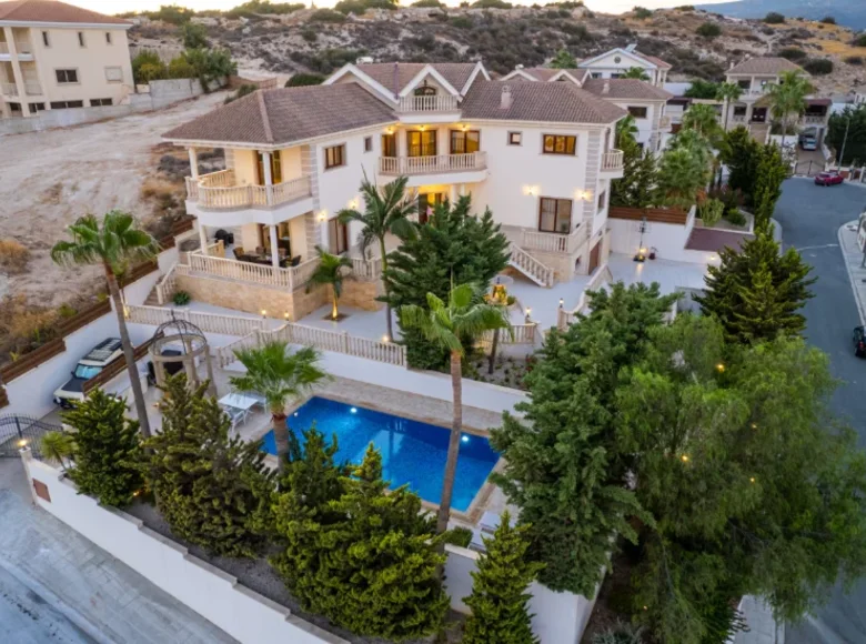 6 bedroom villa 650 m² Ayios Mamas, Cyprus