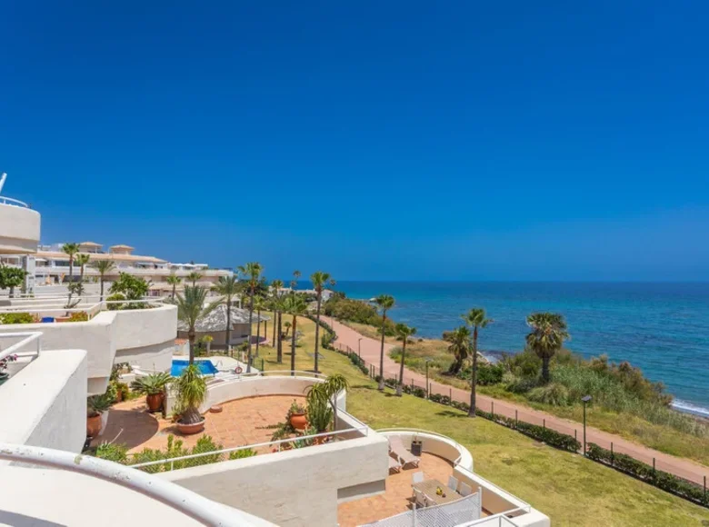 2 bedroom apartment  Estepona, Spain