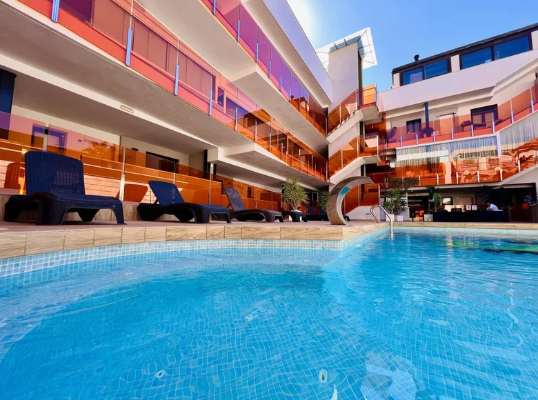 Mieszkanie 2 pokoi 90 m² Torrevieja, Hiszpania
