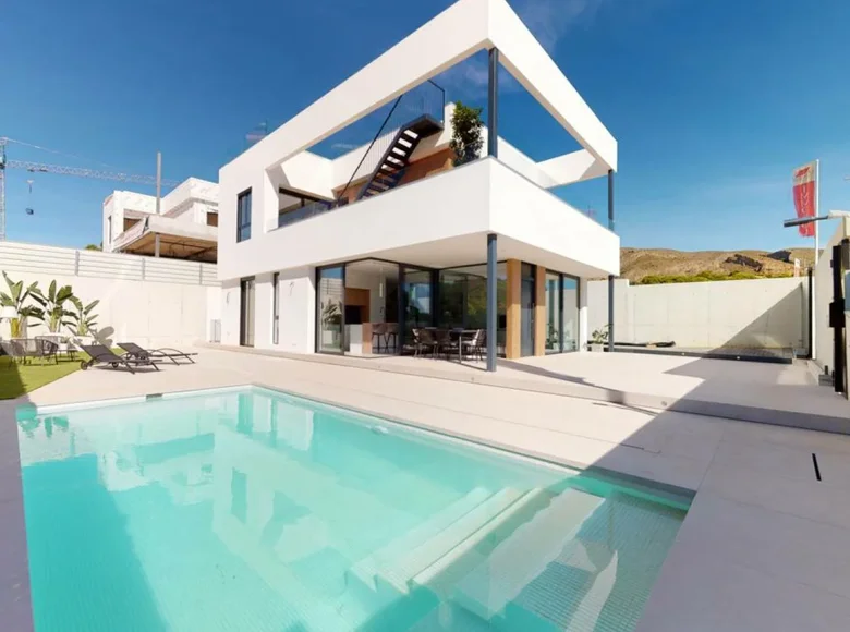 Villa de tres dormitorios 241 m² Finestrat, España