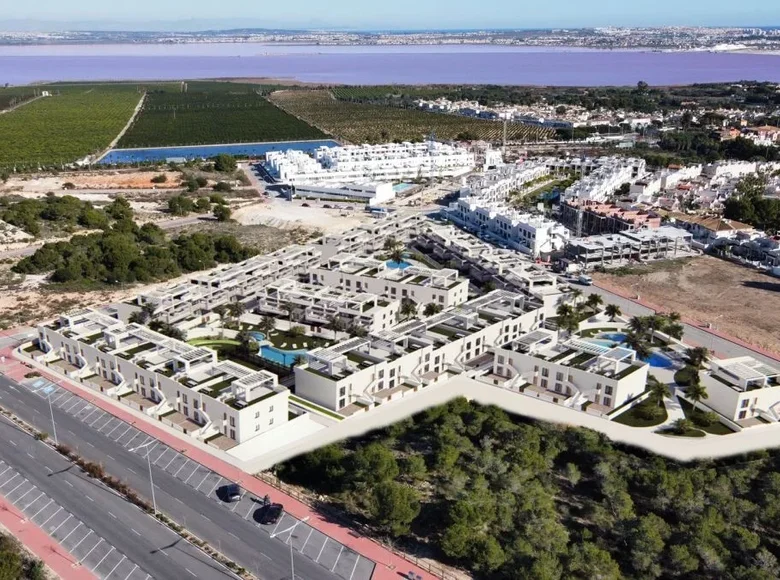 Mieszkanie 2 pokoi 131 m² Torrevieja, Hiszpania