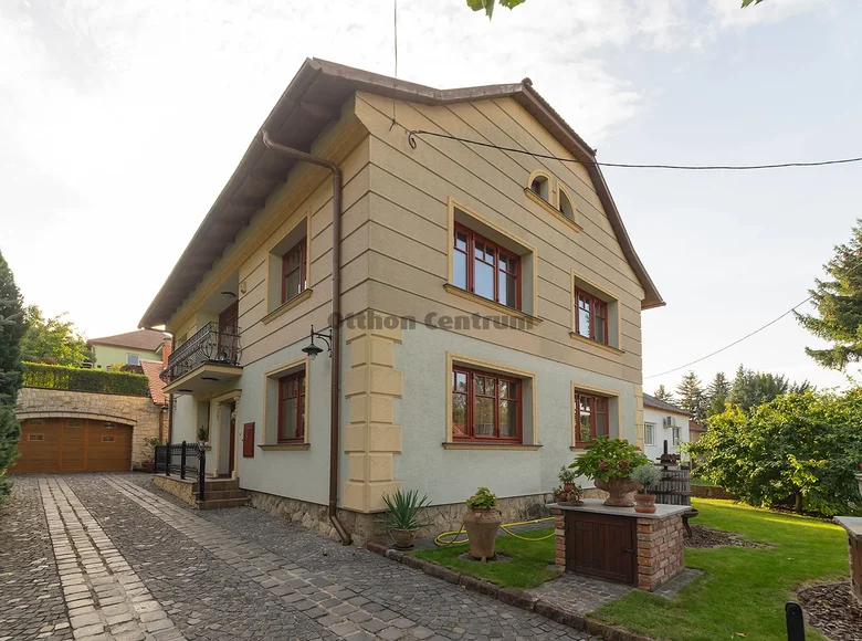 5 room house 270 m² Vac, Hungary