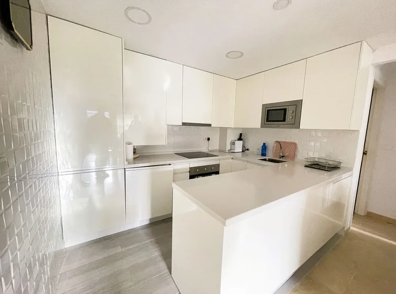 Mieszkanie 2 pokoi 80 m² Artola, Hiszpania