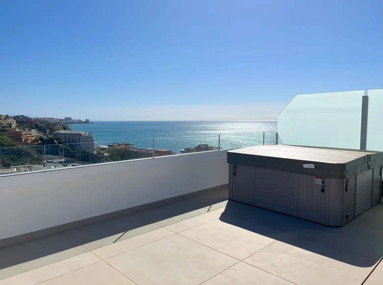 Mieszkanie 2 pokoi 107 m² Fuengirola, Hiszpania