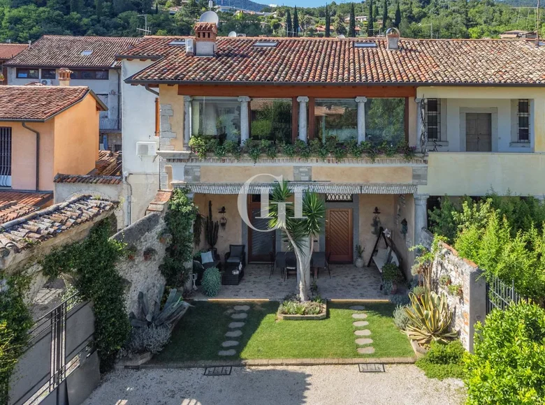 3 bedroom villa 200 m² Salo, Italy