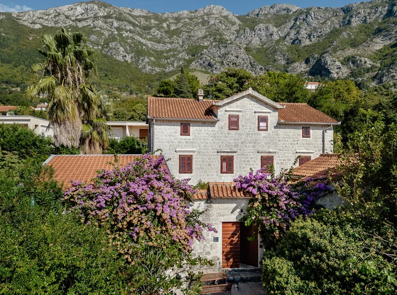 Casa 17 habitaciones 240 m² Risan, Montenegro