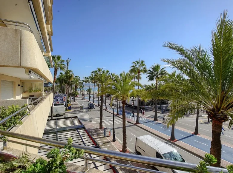 Mieszkanie 2 pokoi 105 m² Marbella, Hiszpania
